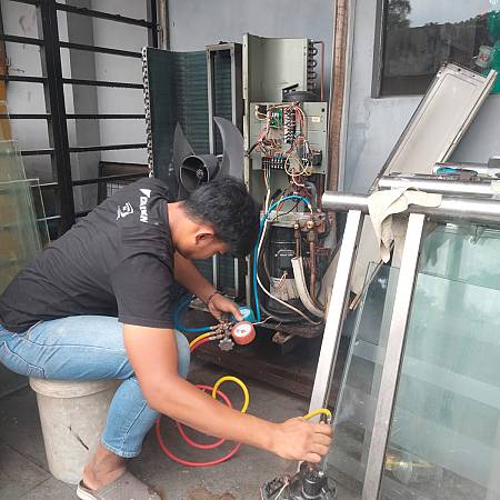 Perbaikan Kebocoran AC di Kawasan Kampung Bule Nagoya