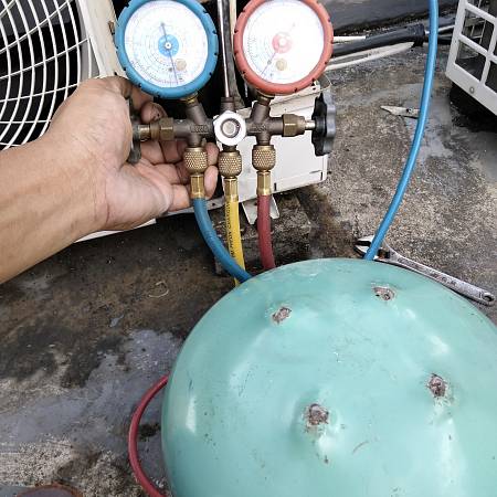 Pengisian Freon di Nagoya